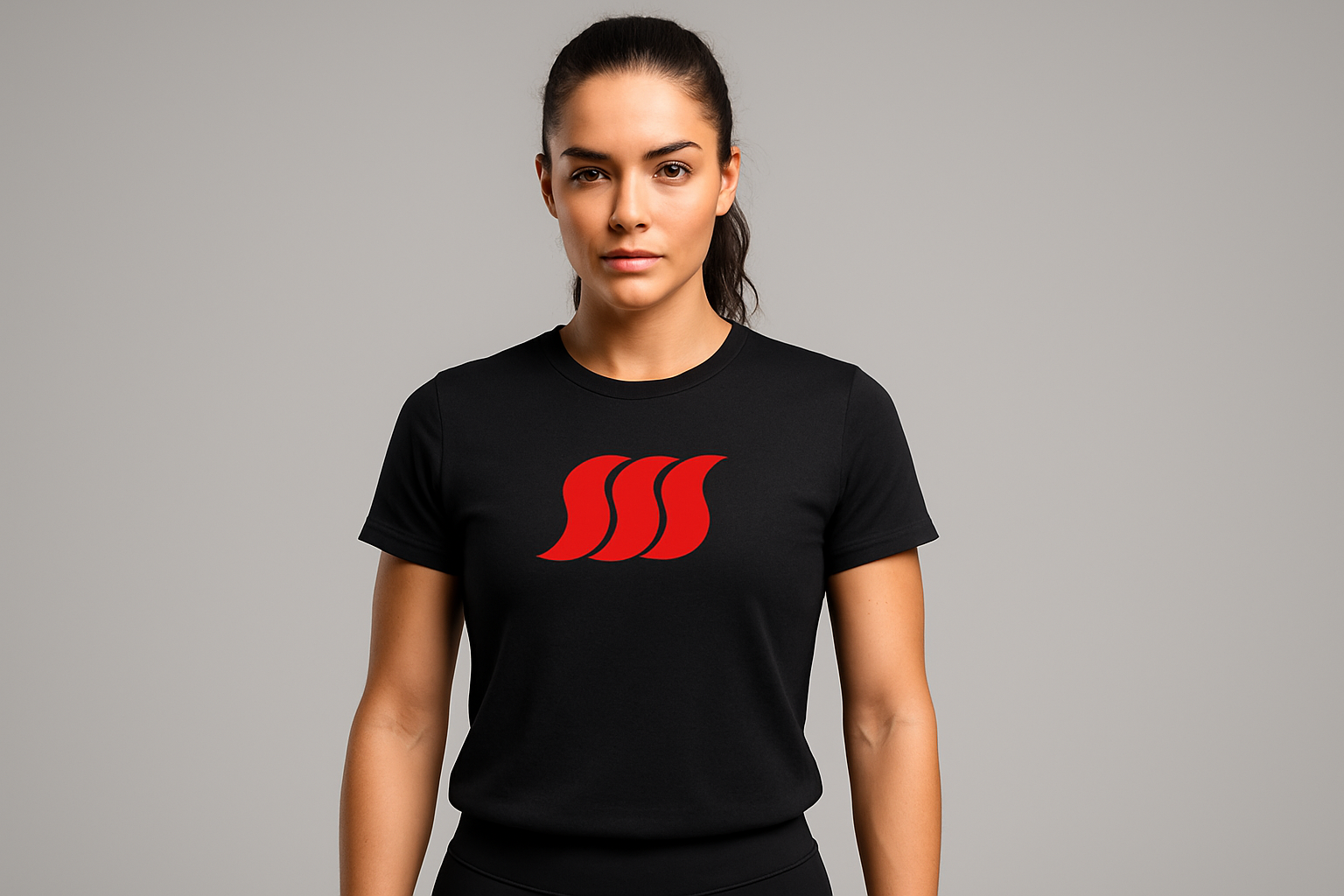 Même modèle portant le t-shirt noir SSS
